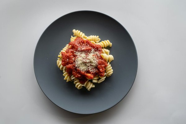 Glamouröse Abendgarderobe: So kombinierst du Stil mit bequemen Schuhen!